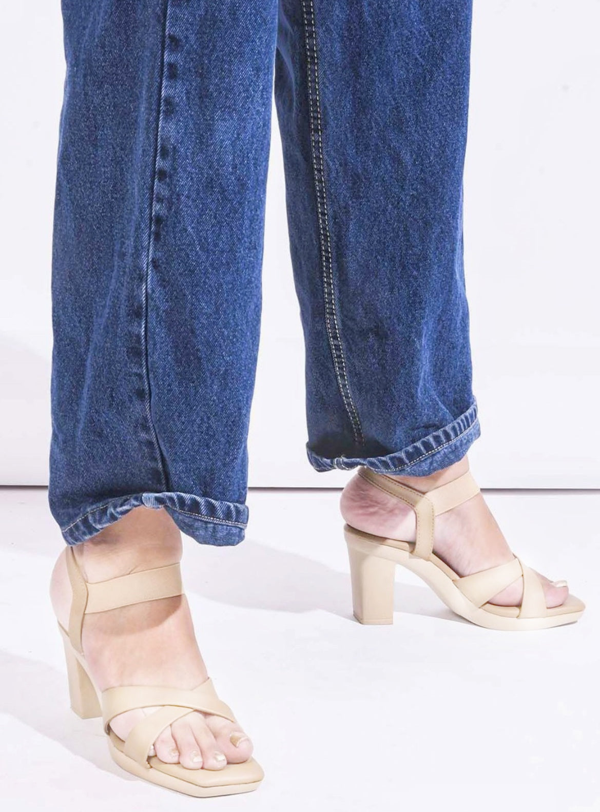 Ankle Loop Heel sandal