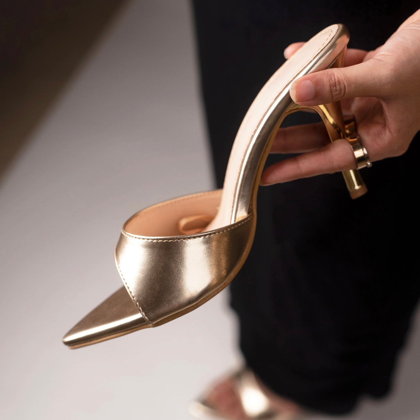 Vido Pointed Heel sandal